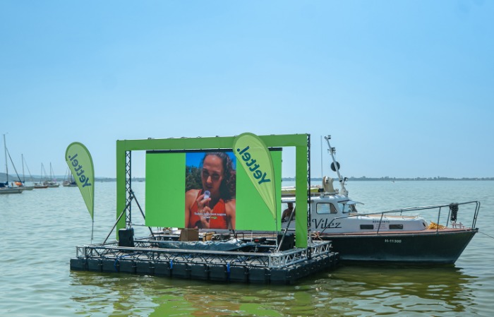 Két és félszer annyi hívásidő, tízszeres SMS-forgalom a Balaton-átúszás céljánál