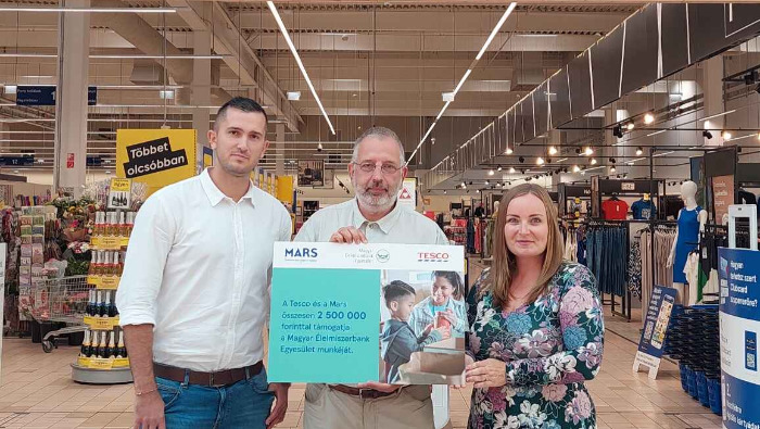 2,5 millió forinttal támogatja a nélkülözőket a Tesco és a Mars