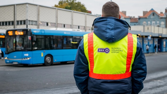 Tíz járat több mint 60 ezer utasát ellenőrizték októberben 