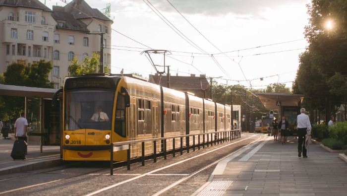 Versel a villamos – a Vates és a BKK közösen ünnepli a költészet napját