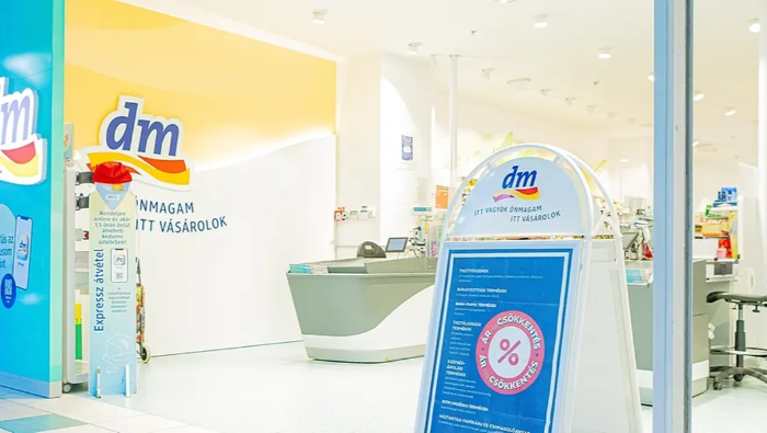 Giving Friday: a dm átszínezte a Black Friday napot