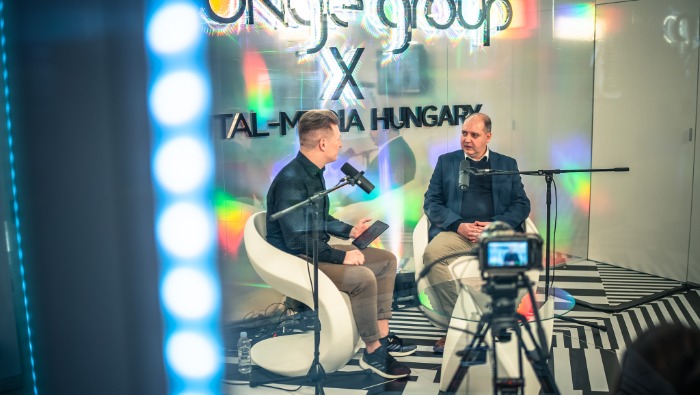 A saját márkás média párbajra hívja a tömegmédiát