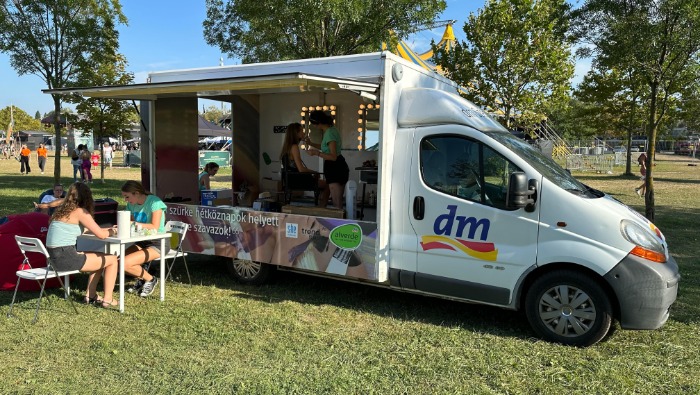 Házhoz viszi a szépségápolást a dm