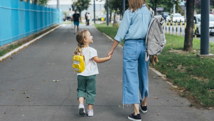 Közel 340 tescós hagyja ki ma a munkát