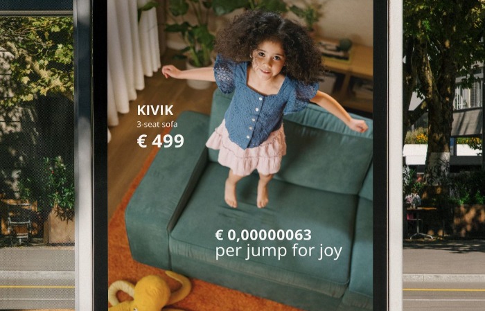 Mennyibe kerül egy háromszemélyes IKEA-kanapé ugrálásonként?
