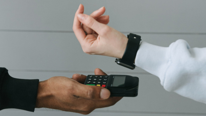 Egyre többen fizetnek okoseszközzel