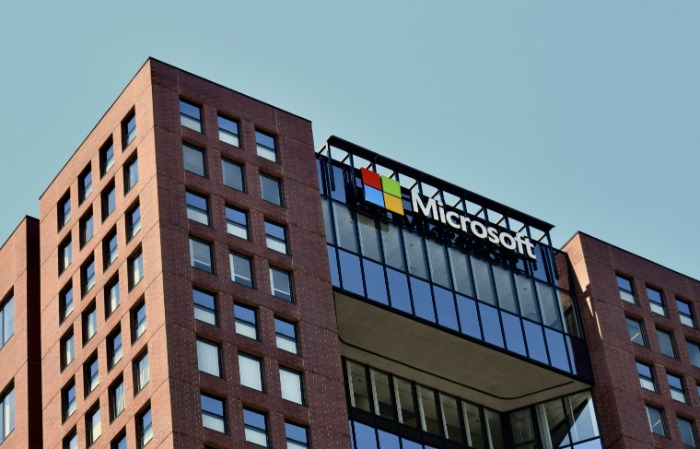 Kell a pénz az AI-ra, hatvanezer embert küldene el a Microsoft