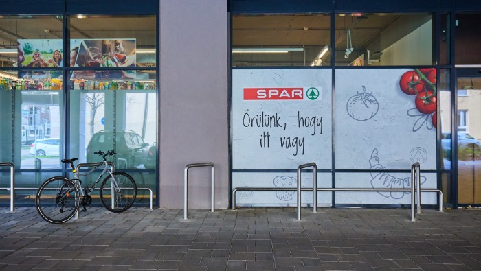 Egyre több kerékpártámasz a SPAR üzleteinél