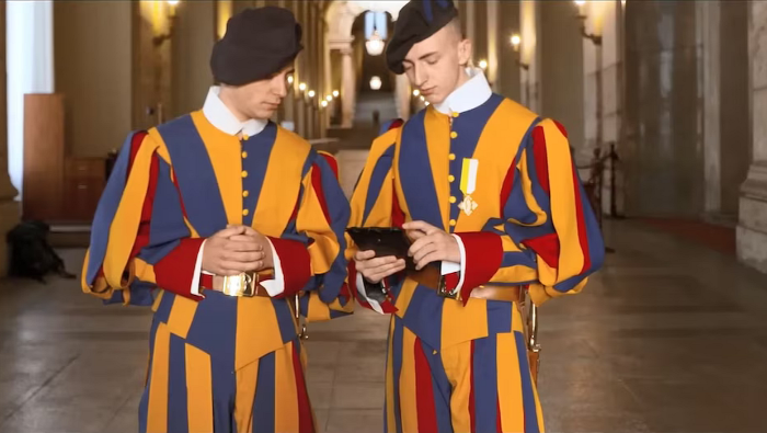 A Samsunggal dolgozik a Vatikánt védő testőrség