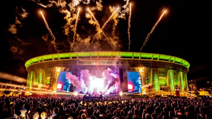 Idén már jelnyelvi tolmács is segít a Szuperkoncerten