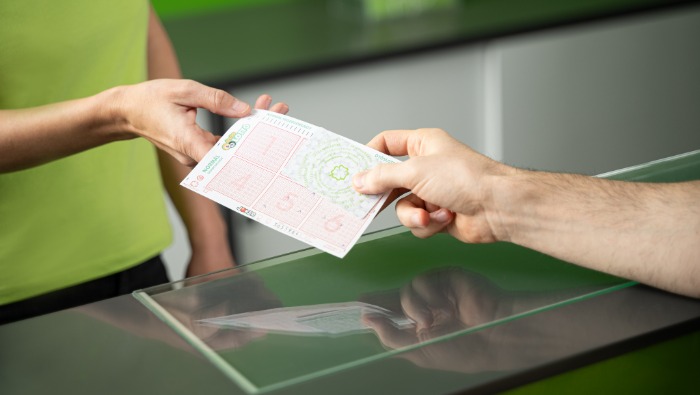 Irány a lottózó! Megdőlt az Ötöslottó rekordja