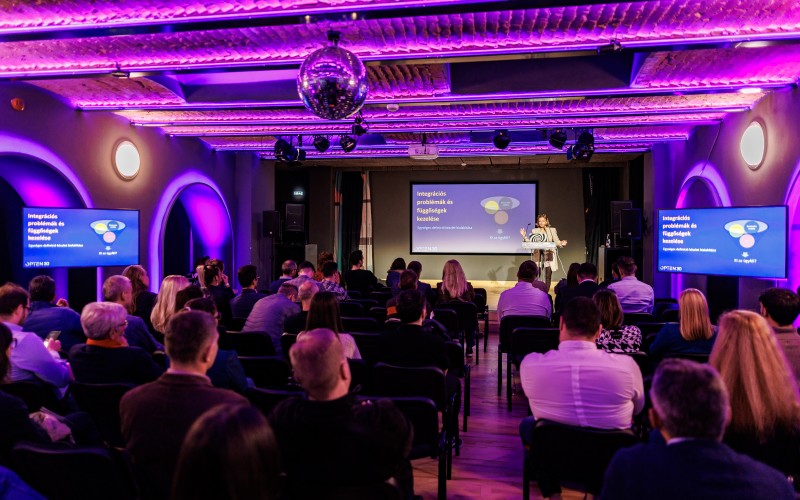 2025_11_06_AttentionCRM_HI in CRM_Sel_037